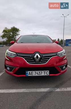 Хэтчбек Renault Megane 2018 в 