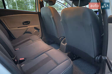Хетчбек Renault Megane 2012 в 
