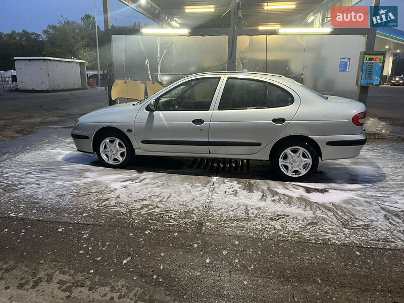 Седан Renault Megane 2002 в Сумах