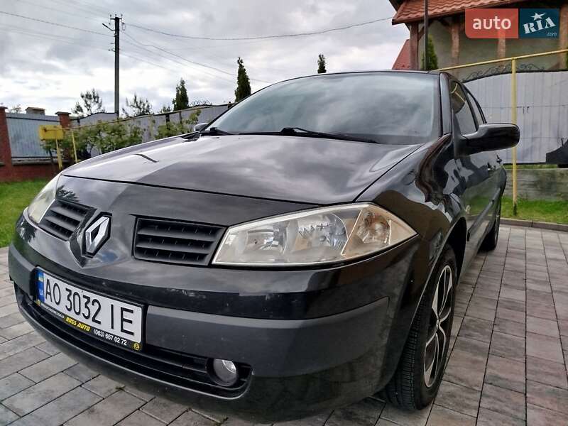 Хэтчбек Renault Megane 2005 в 