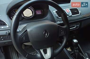 Хэтчбек Renault Megane 2010 в 