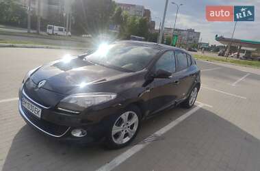 Хэтчбек Renault Megane 2012 в 