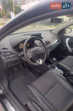 Хэтчбек Renault Megane 2012 в 
