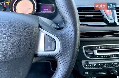 Хэтчбек Renault Megane 2011 в 