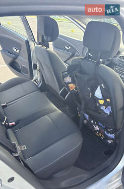 Хэтчбек Renault Megane 2011 в 