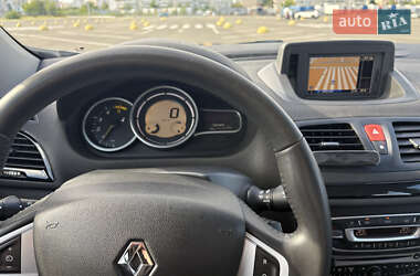 Хэтчбек Renault Megane 2011 в 