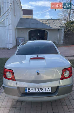 Кабриолет Renault Megane 2004 в 