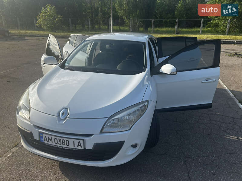 Хэтчбек Renault Megane 2009 в 