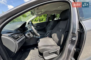 Хэтчбек Renault Megane 2011 в 