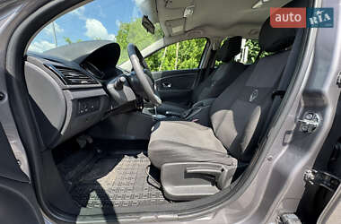 Хэтчбек Renault Megane 2011 в 