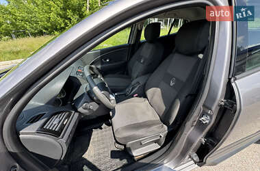 Хэтчбек Renault Megane 2011 в 