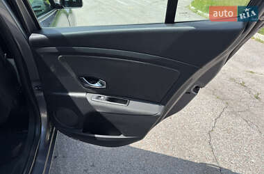 Хэтчбек Renault Megane 2011 в 