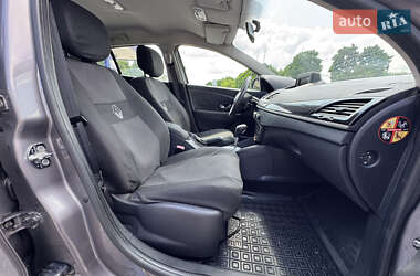 Хэтчбек Renault Megane 2011 в 