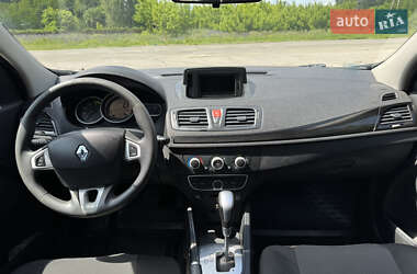 Хэтчбек Renault Megane 2011 в 