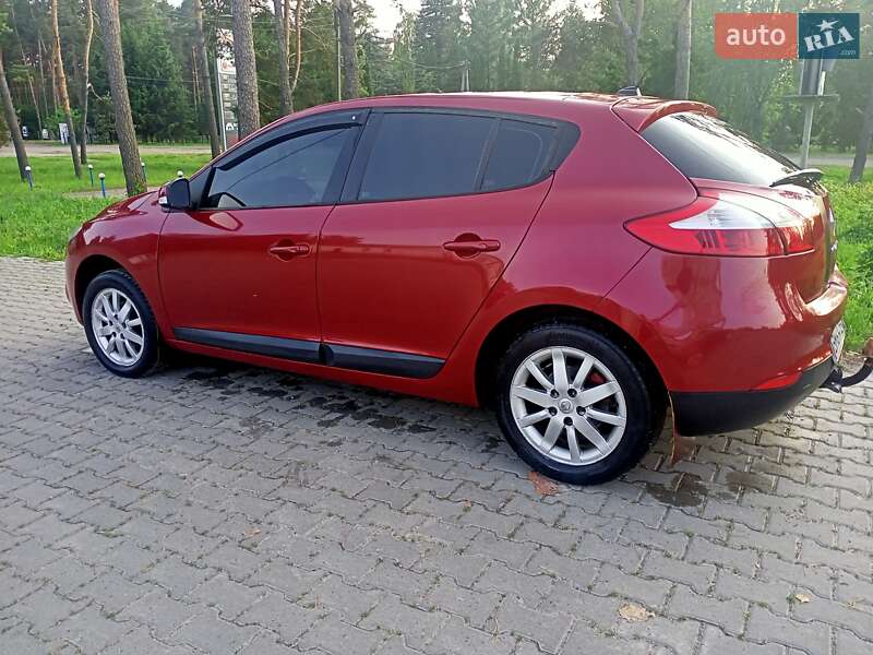 Хэтчбек Renault Megane 2010 в Глухове