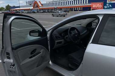Хетчбек Renault Megane 2011 в 