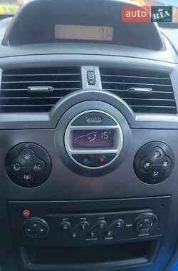 Хэтчбек Renault Megane 2006 в 