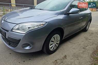 Хэтчбек Renault Megane 2010 в 