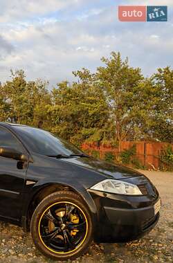 Седан Renault Megane 2004 в Покровском