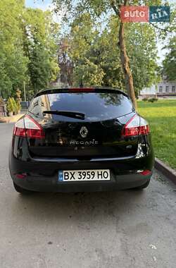 Хэтчбек Renault Megane 2011 в 