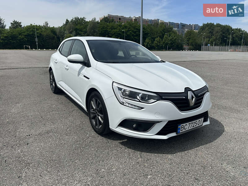 Хэтчбек Renault Megane 2016 в 