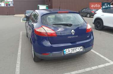 Хетчбек Renault Megane 2010 в 