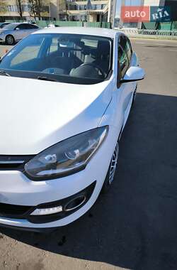 Хэтчбек Renault Megane 2015 в 