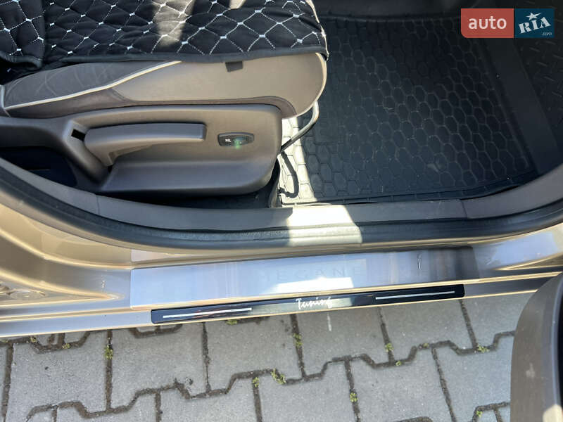 Хэтчбек Renault Megane 2012 в Новоселице