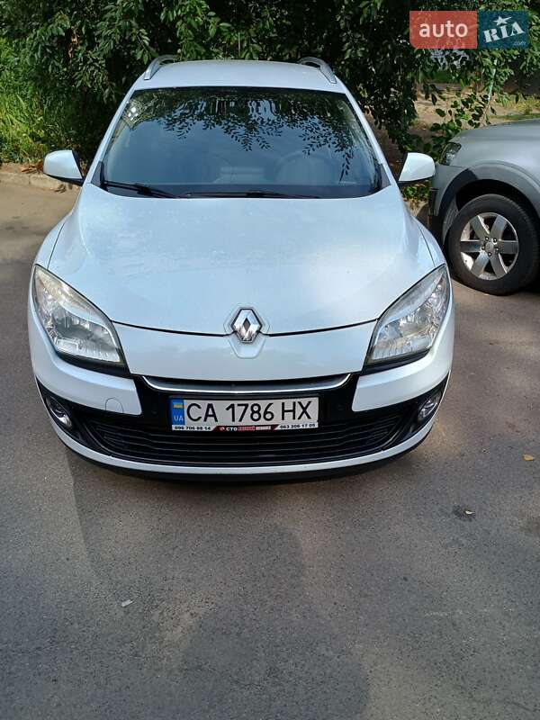 Универсал Renault Megane 2013 в Вишневом