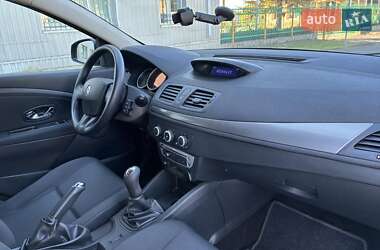 Хэтчбек Renault Megane 2012 в 