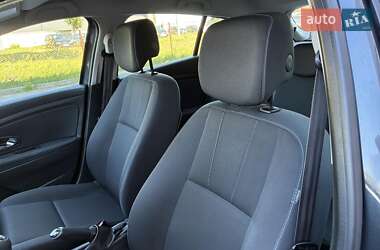 Хэтчбек Renault Megane 2012 в 