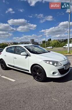 Хэтчбек Renault Megane 2011 в 