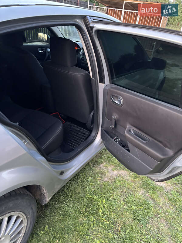 Седан Renault Megane 2005 в Пустомытах