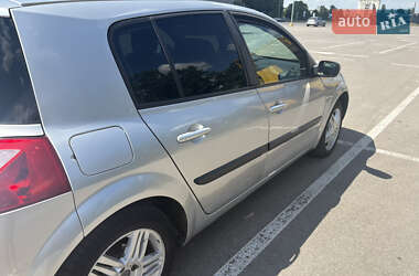 Хэтчбек Renault Megane 2005 в 