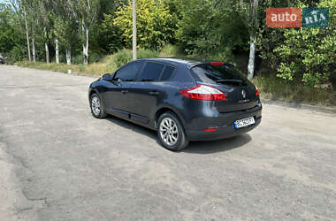 Хэтчбек Renault Megane 2012 в 