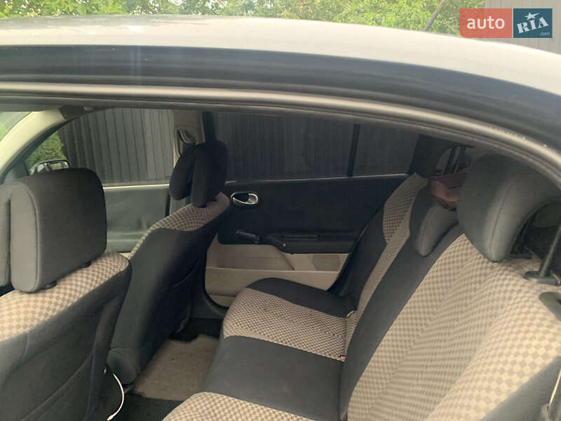 Седан Renault Megane 2004 в Звягеле