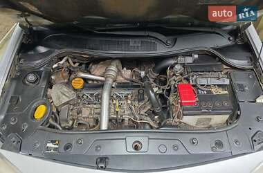 Хэтчбек Renault Megane 2005 в 