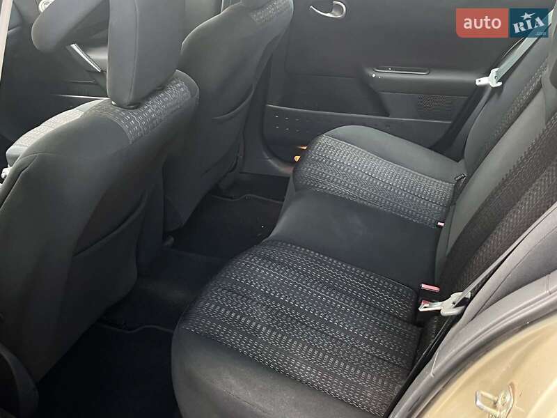 Седан Renault Megane 2006 в Киеве фото 23 Седан Renault Megane 2006 в Киеве