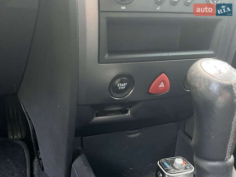Седан Renault Megane 2006 в Киеве фото 28 Седан Renault Megane 2006 в Киеве
