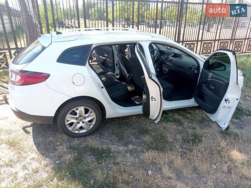 Универсал Renault Megane 2013 в Кривом Роге фото 7 Универсал Renault Megane 2013 в Кривом Роге