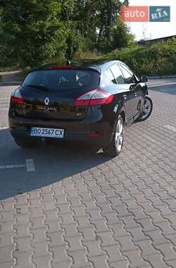 Хэтчбек Renault Megane 2012 в 