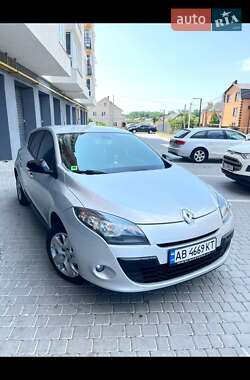 Хэтчбек Renault Megane 2011 в 