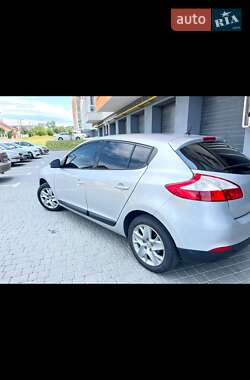 Хэтчбек Renault Megane 2011 в 