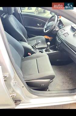 Хэтчбек Renault Megane 2011 в 