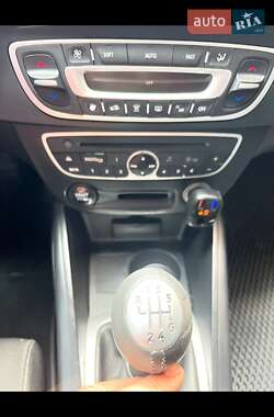 Хэтчбек Renault Megane 2011 в 