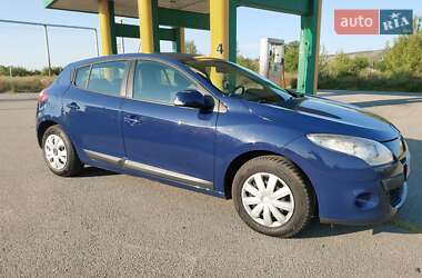 Хэтчбек Renault Megane 2010 в 