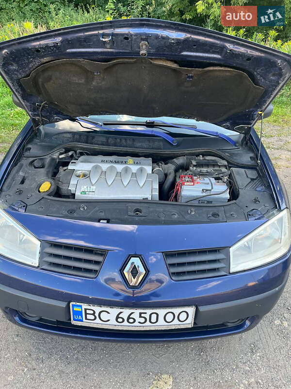 Седан Renault Megane 2003 в Городке
