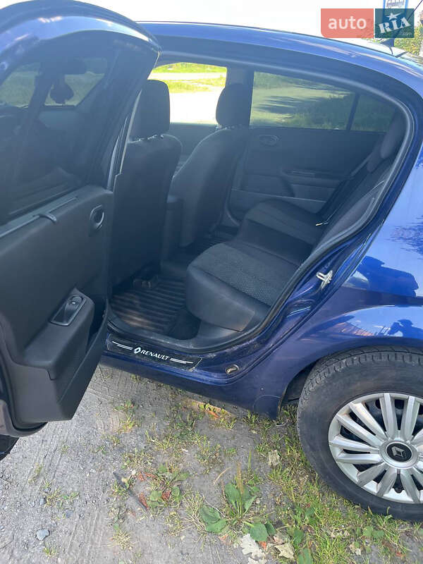 Седан Renault Megane 2003 в Городке