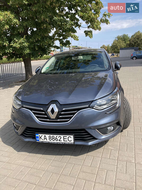 Хэтчбек Renault Megane 2017 в 