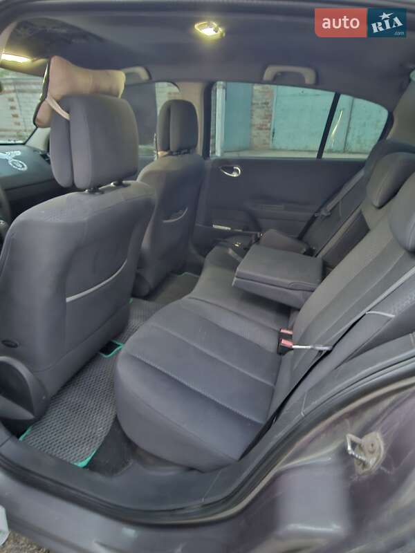 Седан Renault Megane 2003 в Богодухове